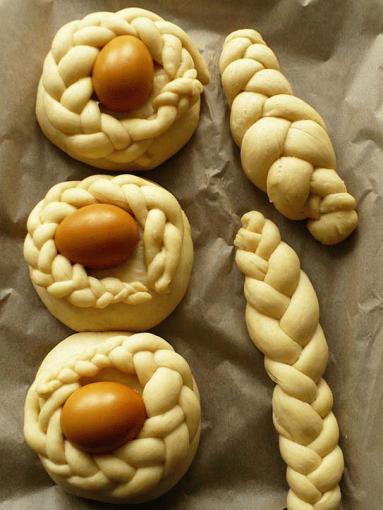 Zdjęcie - Tsoureki – greckie chlebki wielkanocne - Przepisy kulinarne ze zdjęciami