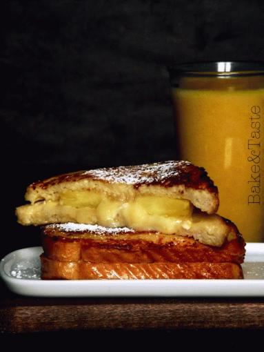Zdjęcie - Tosty francuskie z karmelizowanym ananasem i camembertem - Przepisy kulinarne ze zdjęciami