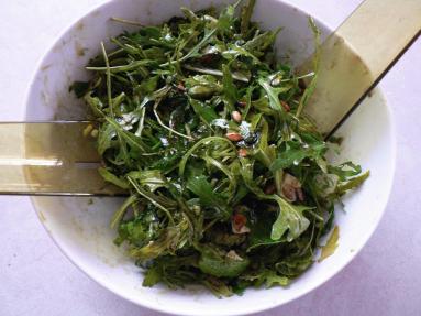 Zdjęcie - Zielona sałatka z olejem z pestek dyni - Przepisy kulinarne ze zdjęciami