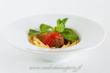Zdjęcie - Klopsiki w wianuszku ze spaghetti - Przepisy kulinarne ze zdjęciami
