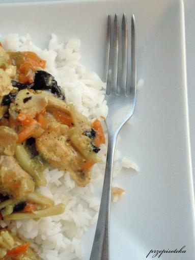 Zdjęcie - Kurczak z warzywami i grzybami mung po chińsku - Przepisy kulinarne ze zdjęciami