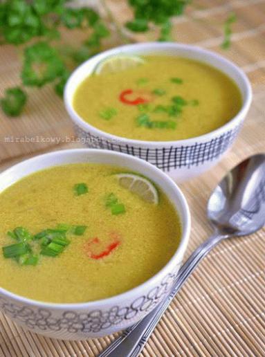 Zdjęcie - Tajska zupa z kurczakiem i mlekiem kokosowym - Przepisy kulinarne ze zdjęciami
