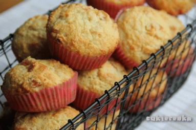 Zdjęcie - Kokosowe muffinki z morelami - Przepisy kulinarne ze zdjęciami