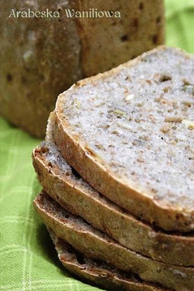 Zdjęcie - Domowy chleb z ziarnami na zakwasie - Przepisy kulinarne ze zdjęciami