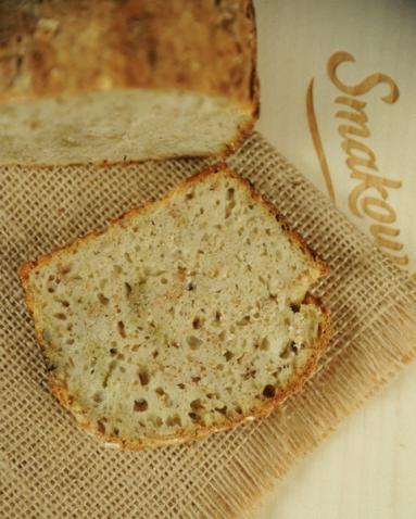 Zdjęcie - Chleb z pesto na zakwasie pszennym - Przepisy kulinarne ze zdjęciami