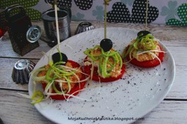 Zdjęcie - Przystawka z pomidora i sera wędzonego - Przepisy kulinarne ze zdjęciami