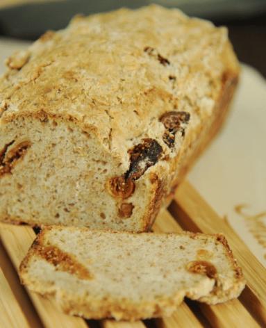 Zdjęcie - Chleb z suszonymi figami i otrębami na zakwasie pszennym - Przepisy kulinarne ze zdjęciami