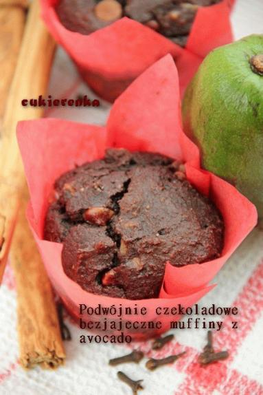 Zdjęcie - Podwójnie czekoladowe, bezjajeczne muffiny z avocado - Przepisy kulinarne ze zdjęciami