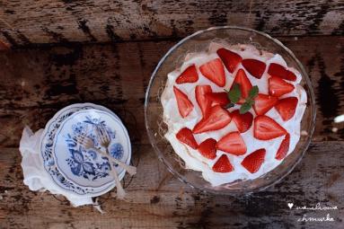 Zdjęcie - Pavlova z truskawkami - Przepisy kulinarne ze zdjęciami