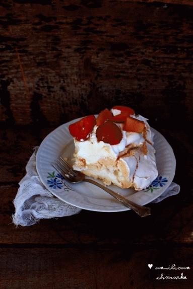 Zdjęcie - Pavlova z truskawkami - Przepisy kulinarne ze zdjęciami