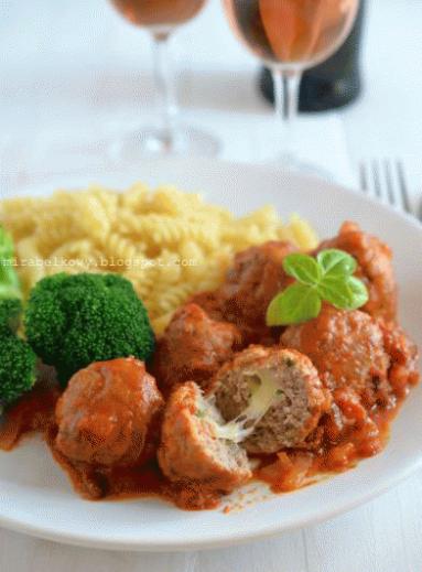 Zdjęcie - Polpette napoletane, czyli włoskie klopsiki nadziewane mozzarellą - Przepisy kulinarne ze zdjęciami