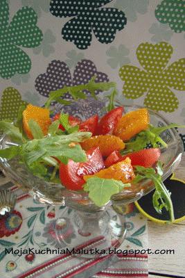 Zdjęcie - Sałatka z pomarańczy i pomidora - Przepisy kulinarne ze zdjęciami