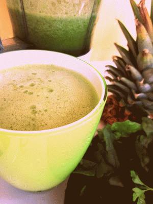 Zdjęcie - Zielony koktajl  z ananasem - Przepisy kulinarne ze zdjęciami