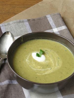 Zdjęcie - Zupa z zielonych szparagów i groszku - Przepisy kulinarne ze zdjęciami