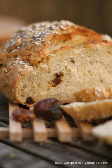 Zdjęcie - Chleb na drożdżach z kaszą bulgur i daktylami - Przepisy kulinarne ze zdjęciami