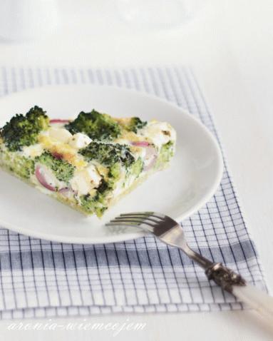 Zdjęcie - Frittata z brokułami, rzodkiewką i marynowaną Fetą - Przepisy kulinarne ze zdjęciami