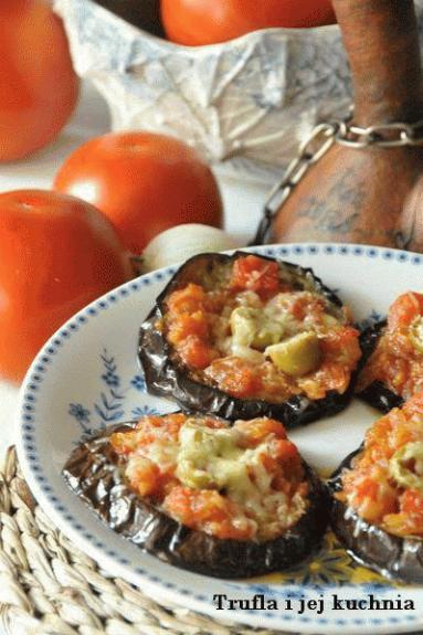 Zdjęcie - Zapiekany bakłażan z pomidorem - Przepisy kulinarne ze zdjęciami