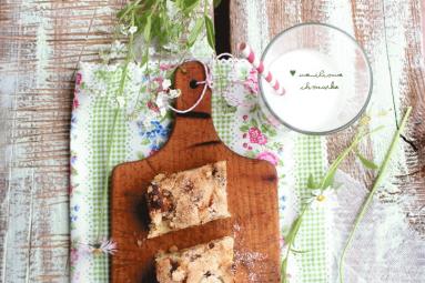 Zdjęcie - Drożdżowe z rabarbarem i kruszonką - Przepisy kulinarne ze zdjęciami