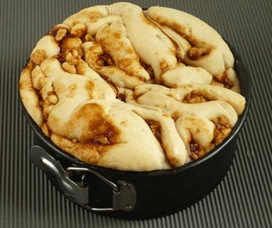 Zdjęcie - Chlebek do odrywania z masłem orzechowym - Przepisy kulinarne ze zdjęciami