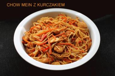 Zdjęcie - CHOW MEIN Z KURCZAKIEM - Przepisy kulinarne ze zdjęciami