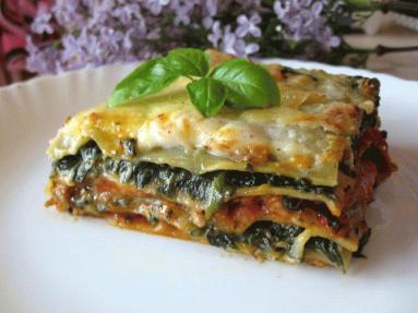 Zdjęcie - Lasagne z mielonym mięsem i  szpinakiem - Przepisy kulinarne ze zdjęciami