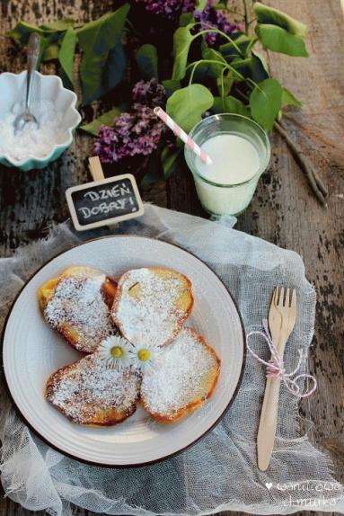 Zdjęcie - Śniadanie: Racuszki na oleju kokosowym z rabarbarem - Przepisy kulinarne ze zdjęciami