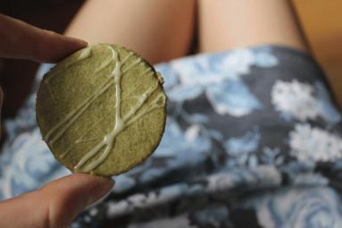 Zdjęcie - Zielone ciastka herbaciane z białą czekoladą - Przepisy kulinarne ze zdjęciami