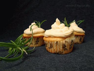 Zdjęcie - Ewolucja, czyli od muffina do cupcake'a. I Dzień Mamy - Przepisy kulinarne ze zdjęciami