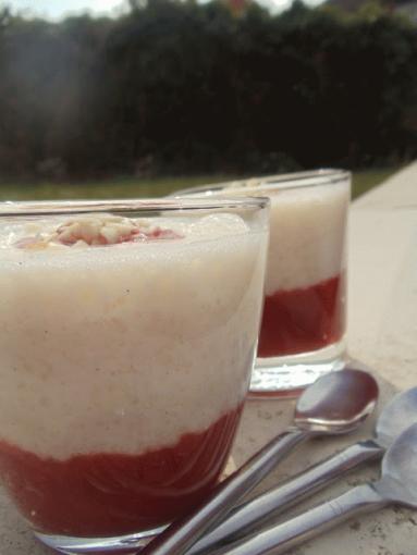 Zdjęcie - pudding z tapioką, rabarberem i truskawkami... do garów marsz! - Przepisy kulinarne ze zdjęciami