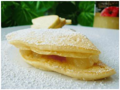Zdjęcie - Omlet biszkoptowy z musem jabłkowym w białym puchu - Przepisy kulinarne ze zdjęciami