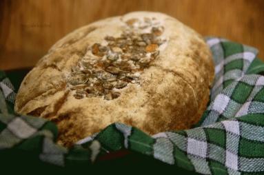 Zdjęcie - Chleb na zakwasie z pestkami dyni - Przepisy kulinarne ze zdjęciami