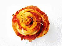 Zdjęcie - Mini pizze na patyku - Przepisy kulinarne ze zdjęciami