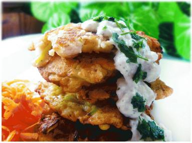 Zdjęcie - Kotleciki z kurczaka z porem i kukurydzą - Przepisy kulinarne ze zdjęciami