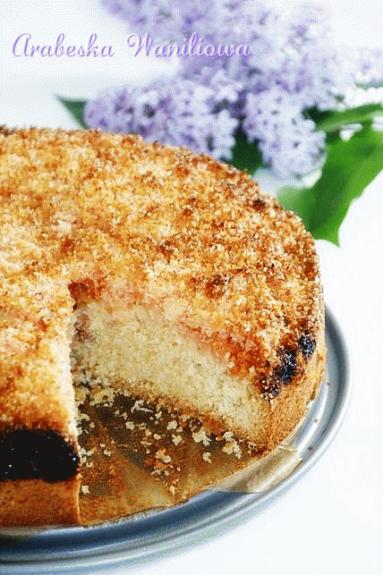 Zdjęcie - Ciasto z rabarbarem i kokosową posypką - Przepisy kulinarne ze zdjęciami