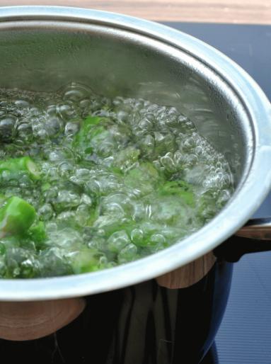 Zdjęcie - Tarta z zielonymi szparagami, cukinią i porem - Przepisy kulinarne ze zdjęciami