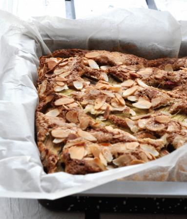Zdjęcie - Pełnoziarniste ciasto z rabarbarem - Przepisy kulinarne ze zdjęciami
