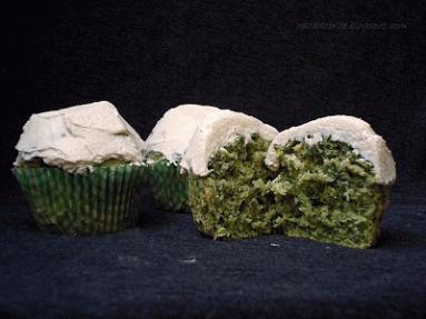 Zdjęcie - Szpinakowe trzy po trzy, czyli bardzo zielone babeczki - Przepisy kulinarne ze zdjęciami