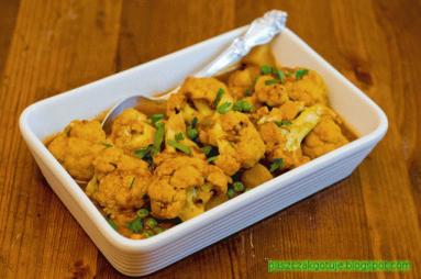 Zdjęcie - Curry z kalafiora i ziemniakow (Aloo Gobi) - Przepisy kulinarne ze zdjęciami