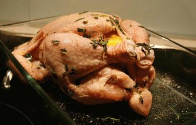 Zdjęcie - Pieczony kurczak z ziołami i cytryną - Przepisy kulinarne ze zdjęciami