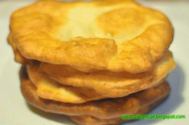 Zdjęcie - Waniliowa panna cotta z sosem truskawkowym - Przepisy kulinarne ze zdjęciami