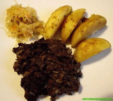 Zdjęcie - Kaszanka ze smażonymi młodymi ziemniakami - Przepisy kulinarne ze zdjęciami