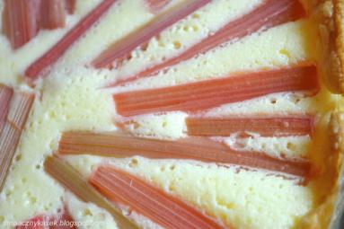 Zdjęcie - Tarta serowa z rabarbarem - Przepisy kulinarne ze zdjęciami