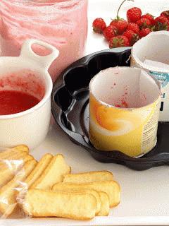 Zdjęcie - Mini serniczki truskawkowe z galaretką - Przepisy kulinarne ze zdjęciami