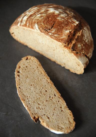 Zdjęcie - Chleb na piwie pszenicznym (na zakwasie) - Przepisy kulinarne ze zdjęciami