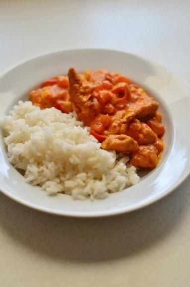 Zdjęcie - Curry z kurczaka, z kukurydzą i pomidorami - Przepisy kulinarne ze zdjęciami