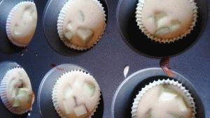 Zdjęcie - Muffinki z rabarbarem - Przepisy kulinarne ze zdjęciami