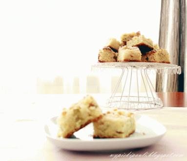 Zdjęcie - Ciasto drożdżowe z rabarbarem - Przepisy kulinarne ze zdjęciami