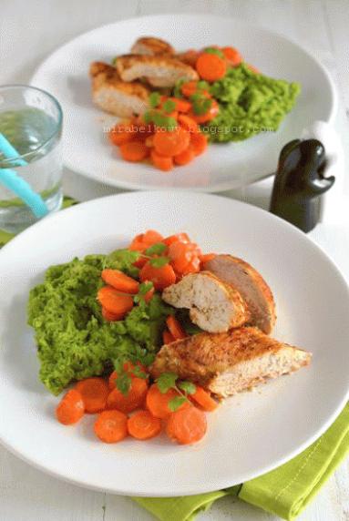 Zdjęcie - Kurczak z groszkowym puree i imbirową marchewką - Przepisy kulinarne ze zdjęciami