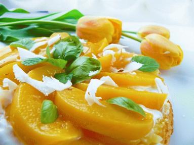Zdjęcie - Tarta biszkoptowa z kremem serowo – kokosowym i brzoskwiniami - Przepisy kulinarne ze zdjęciami