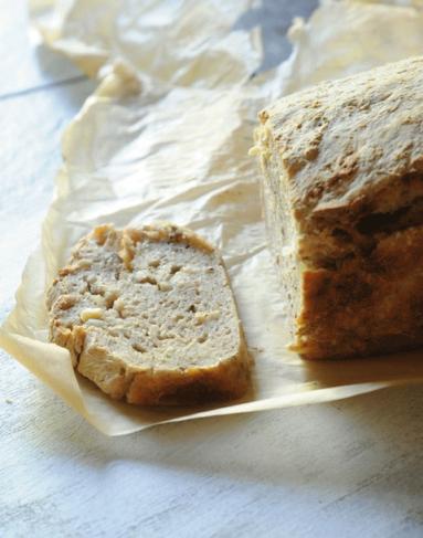 Zdjęcie - Chleb z pieczonym czosnkiem i ziołami (na zakwasie) - Przepisy kulinarne ze zdjęciami